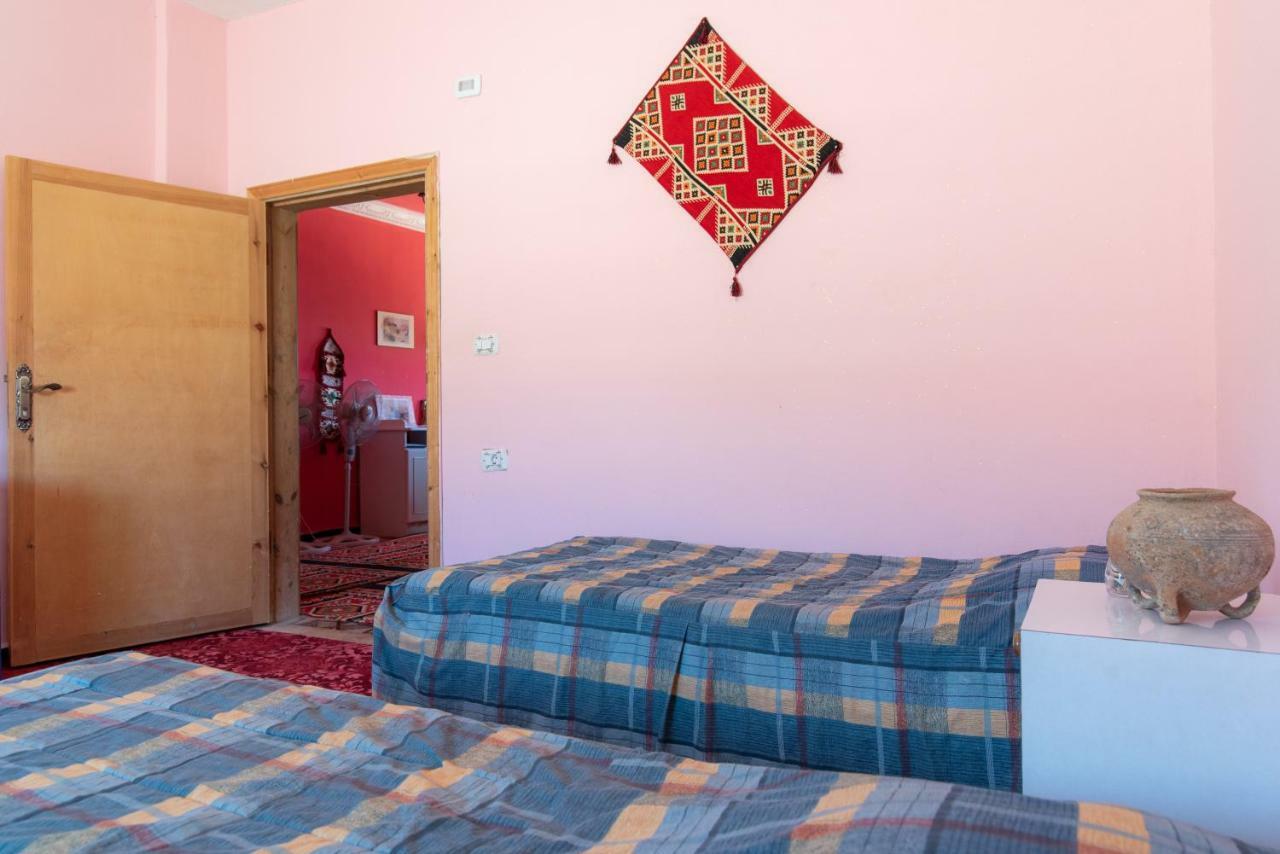 مبيت وإفطار وادي موسى Bedouin Pink Ecohouse المظهر الخارجي الصورة